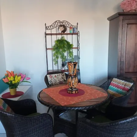 Apartment Casa Di Frida & Mika: Convenient Stopover Near Services *
